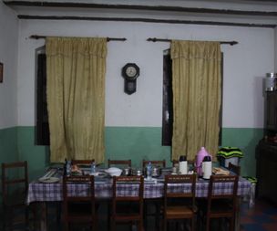 Kinolos home - inside (dining table)